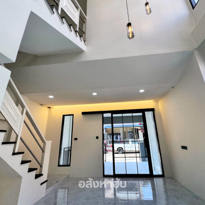 Townhome 3 ชั้น รีโนเวทสวยเสมือนใหม่ 24 ตร.ว. ใกล้แม็คโครพิษณุโลก