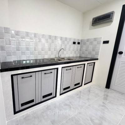 Townhome 3 ชั้น รีโนเวทสวยเสมือนใหม่ 24 ตร.ว. ใกล้แม็คโครพิษณุโลก