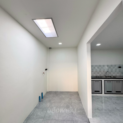 Townhome 3 ชั้น รีโนเวทสวยเสมือนใหม่ 24 ตร.ว. ใกล้แม็คโครพิษณุโลก