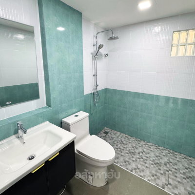 Townhome 3 ชั้น รีโนเวทสวยเสมือนใหม่ 24 ตร.ว. ใกล้แม็คโครพิษณุโลก