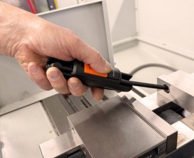 BONDHUS 94230  Quick-T Grip ด้ามจับอเนกประสงค์สำหรับแปลงประแจแอล L-Wrench ให้เป็นประแจด้ามตัวที T-Handle