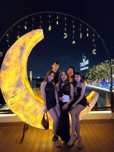 เก้าอี้พระจันทร์เสี้ยวขนาดกลาง 250 เซนติเมตร เก้าอี้พระจันทร์เสี้ยวขนาดกลาง 250 เซนติเมตร