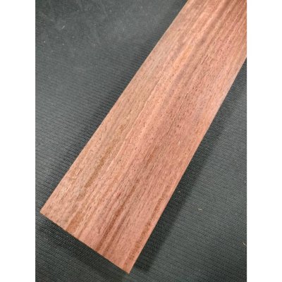 ไม้แดง ขนาด 1 " x 3 "