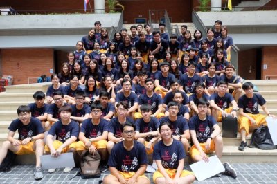 เสื้อมหาลัย