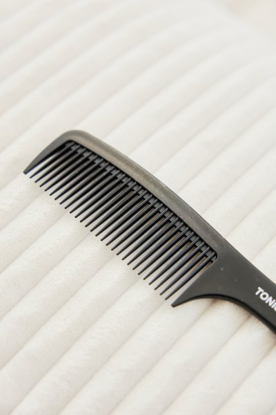 HANDLED RAKE COMB