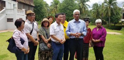 ฯพณฯ ท่านสุวพันธุ์ ตันยุวรรธนะ พาครอบครัว,ญาติพี่น้อง ลูกหลาน เดินทางเข้าเยี่ยมชม ศตวรรษสยาม 