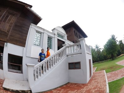 ทีมจักรยานชมธรรมชาติ พลตรี กฤษฎากรณ์ กรณ์ศิลป