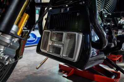 Runstock-Billet Airduct Radiator Cover, Touring M8 Gen2