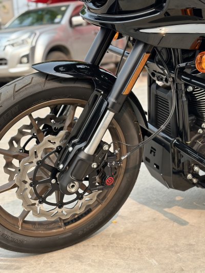 Runstock CNC Aluminum Skid Plate for Harley Softail M8 – Engine Protection Guard