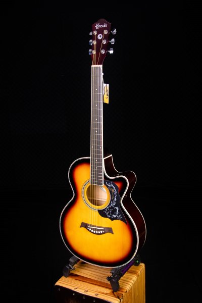 กีตาร์โปร่งขนาด 39 นิ้ว Kazuki AKZ-39C