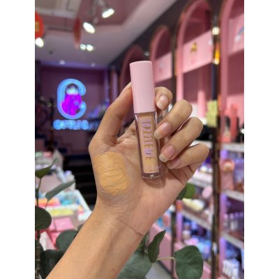 Dazzle Me Our Secret Cover Concealer แดซเซิล มี คอนซีลเลอร์ เนื้อบางเบา ปกปิด รอยสิว รอยแดง จุดด่างดำ รอยคล้ำใต้