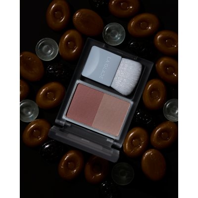 La Glace Brattitude Two Tone Powder Blush (4g) ลากลาส บลัชฝุ่น