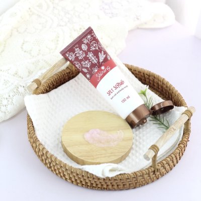 Shining Salt Scrub ชายนิ่ง สครับเกลือ ช่วยผลัดผิวที่หมองคล้ำ ผิวนุ่มชุ่มชื่น