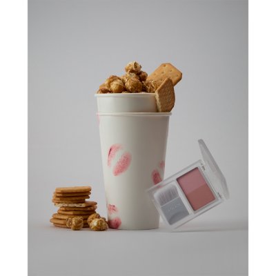 La Glace Brattitude Two Tone Powder Blush (4g) ลากลาส บลัชฝุ่น