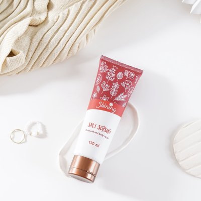 Shining Salt Scrub ชายนิ่ง สครับเกลือ ช่วยผลัดผิวที่หมองคล้ำ ผิวนุ่มชุ่มชื่น