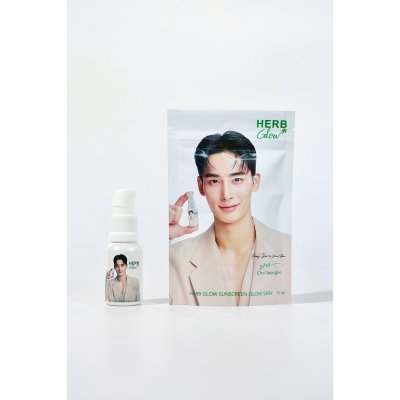 HERB GLOW SUNSCREEN (15g) เฮิร์บโกลว์ กันแดดสมุนไพร 11 ชนิด SPF 50+ PA++++