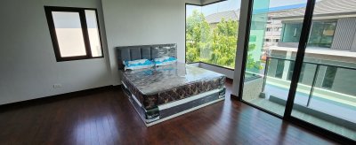 The City Ekkamai-Lat Phrao