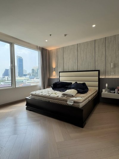 The Royal Saladaeng Condominium