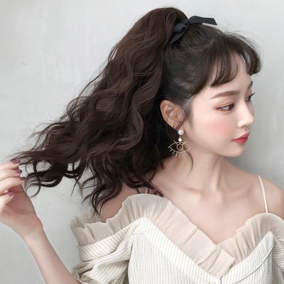 รหัส M61 : หางม้าผูกผมลอนหยิก : (ป้ายชมพู) ความยาวประมาณ 40 ซม. ไหมสังเคราะห์เกรดดี คุณภาพดี ไม่มีเงา - แถมหวี -