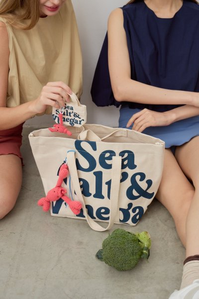 Micro Vacay Tote Charm