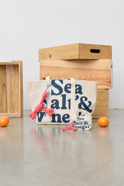 Micro Vacay Tote Charm