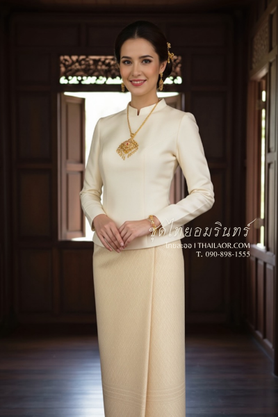 ชุดไทยอมรินทร์ สีครีมอ่อน (TA 026)