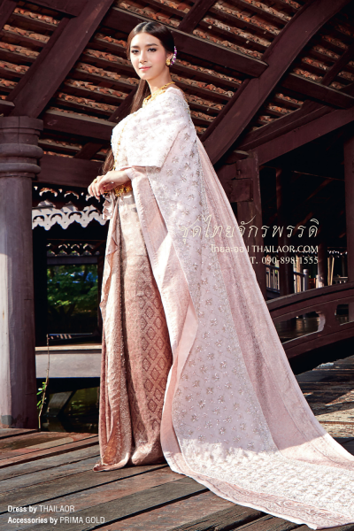 ชุดไทยจักรพรรดิ สีชมพูกลีบบัว (TCP 001)