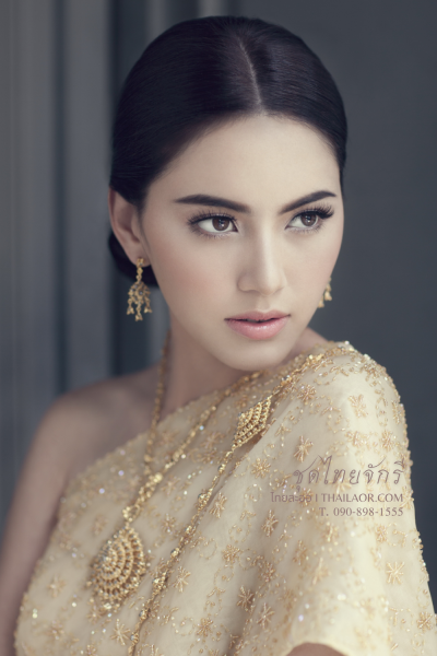 ชุดไทยจักรี สีทอง (TCK 001)