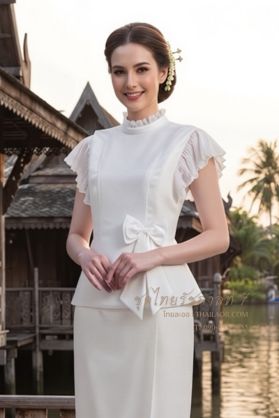 ชุดไทยรัชกาลที่ 7 สีงาช้าง (TRS 008)