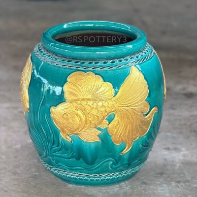 Classic Goldfish Pattern Jar