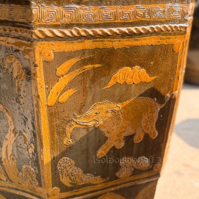 Traditional Chinese Antique Jar