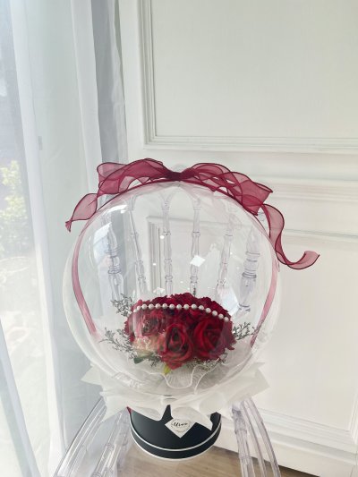 10 Roses in balloon