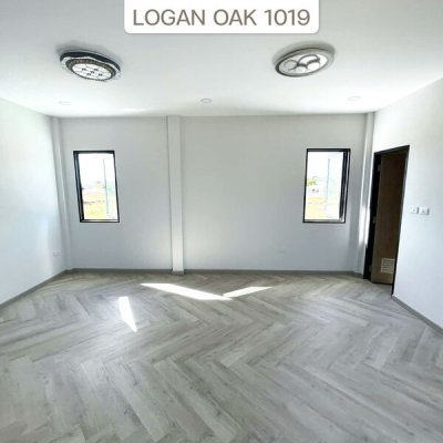 1019 | LT by COTTO กระเบื้องยางลายก้างปลา สี LOGAN OAK หนา 4.0 มม. รุ่น Herringbone
