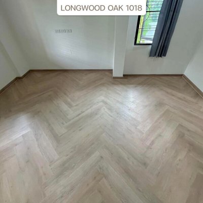 1018 | LT by COTTO กระเบื้องยางลายก้างปลา สี LONGWOOD OAK หนา 4.0 มม. รุ่น Herringbone