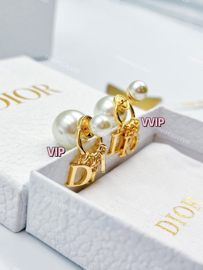 แป้นมุกห้อยอักษร Dior Tribales Earrings