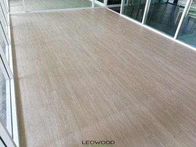 ไม้พื้น SPC ทนชื้น กันปลวก Aqua สี White Oak 