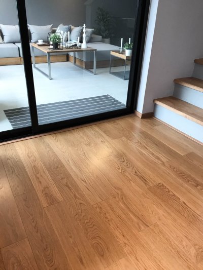 ไม้พื้นเอ็นจิเนียร์ สี Natural Oak