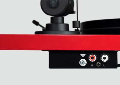 Pro-Ject Essential III Phono (พร้อมหัวเข็ม Ortofon รุ่น OM10) (White) - Wireless Plug & Play Turntable