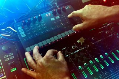IK Multimedia Uno Synth