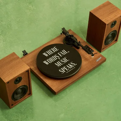 HENRY Hi-Fi Turntable with Bookshelf Speakers HENRY Hi-Fi Turntable with Bookshelf Speakers