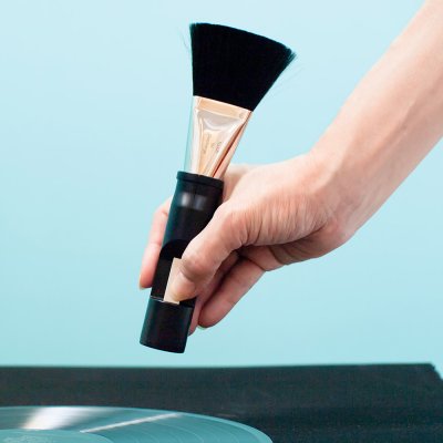 FURUTECH ASB-2 ion - High Performance Antistatic Brush with built-in Ionizer