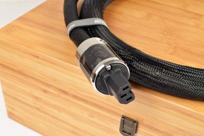 FURUTECH Project V1 - Furutech's new flagship power cord 1.8M