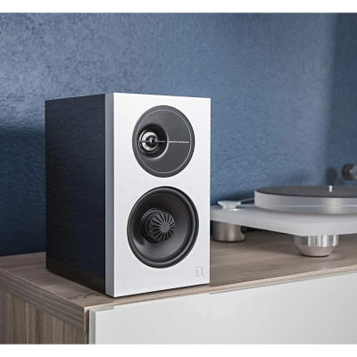 Definitive Technology Demand D7