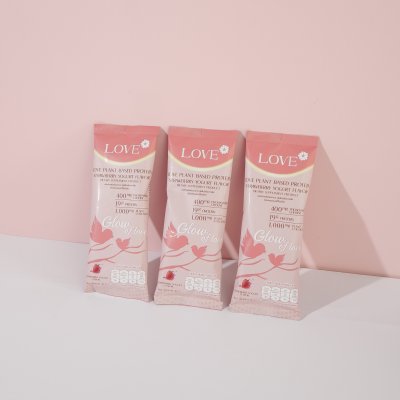 โปรตีนสูตรบำรุง ผิว ผม เล็บ "Glow of Love" รสโยเกิร์ตสตรอว์เบอร์รี่ (Yogurt Strawberry)