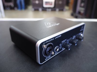 BEHRINGER UMC22 USB Audio Interfaces