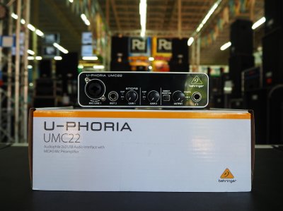 BEHRINGER UMC22 USB Audio Interfaces