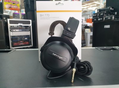 BEHRINGER BH 770 Headphones