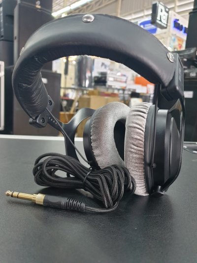 BEHRINGER BH 770 Headphones