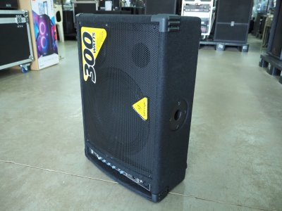 BEHRINGER F-1320D Active 300-Watt 2-Way Monitor Speaker