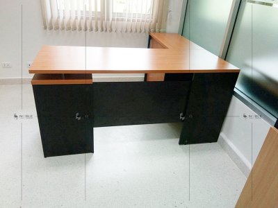 โต๊ะทำงานไม้